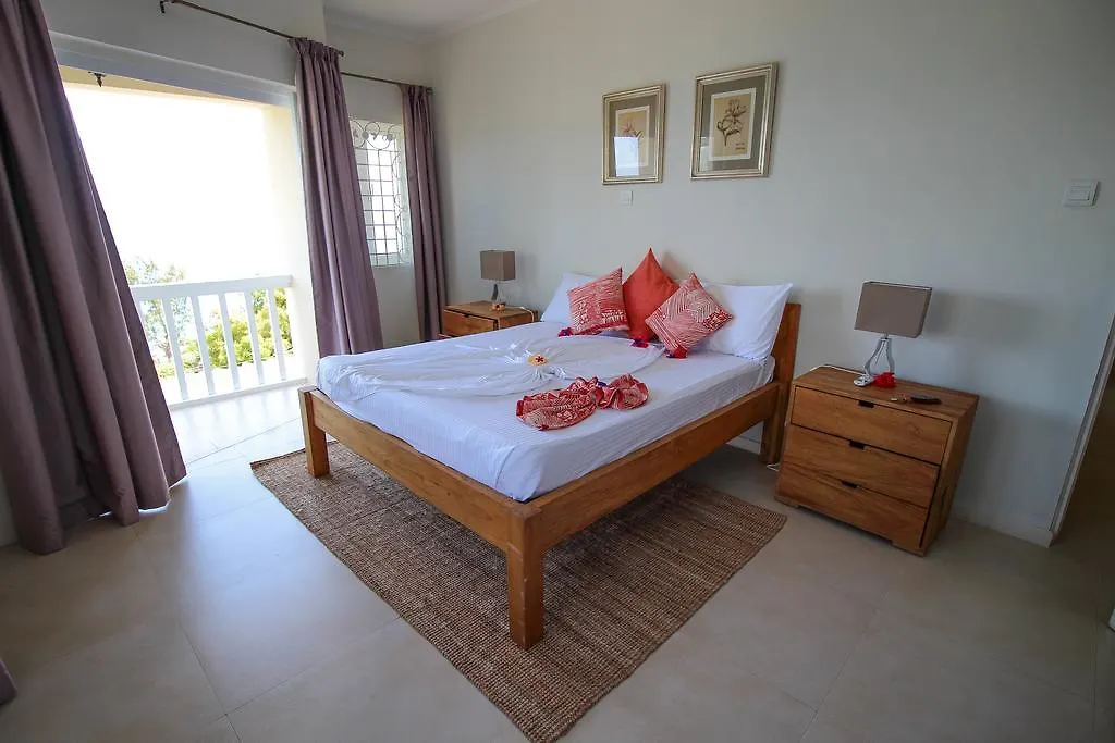 Kaz Bulinger Villa Machabee