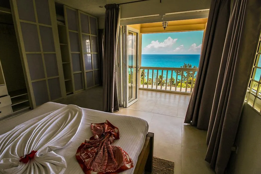Kaz Bulinger Villa Machabee